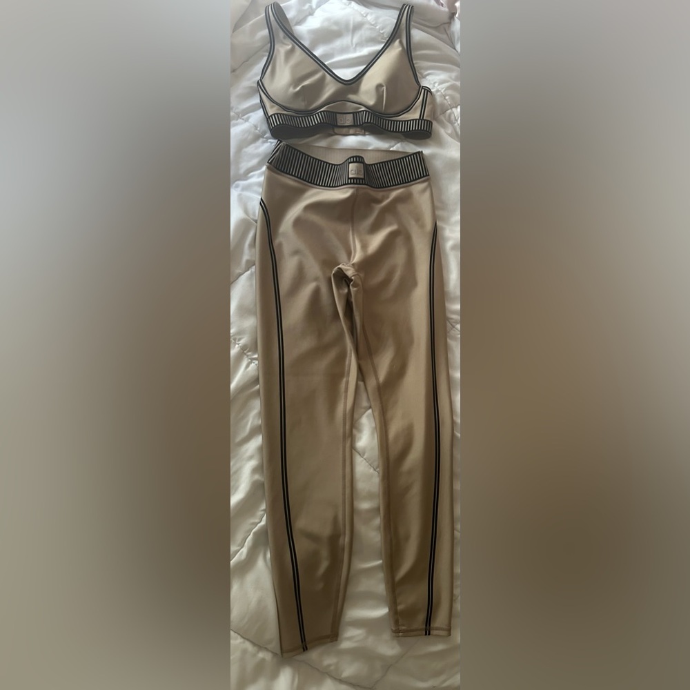 Legging & Bra size: Small